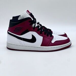Jordan 1 Mid Chicago Sneakers. Size 9